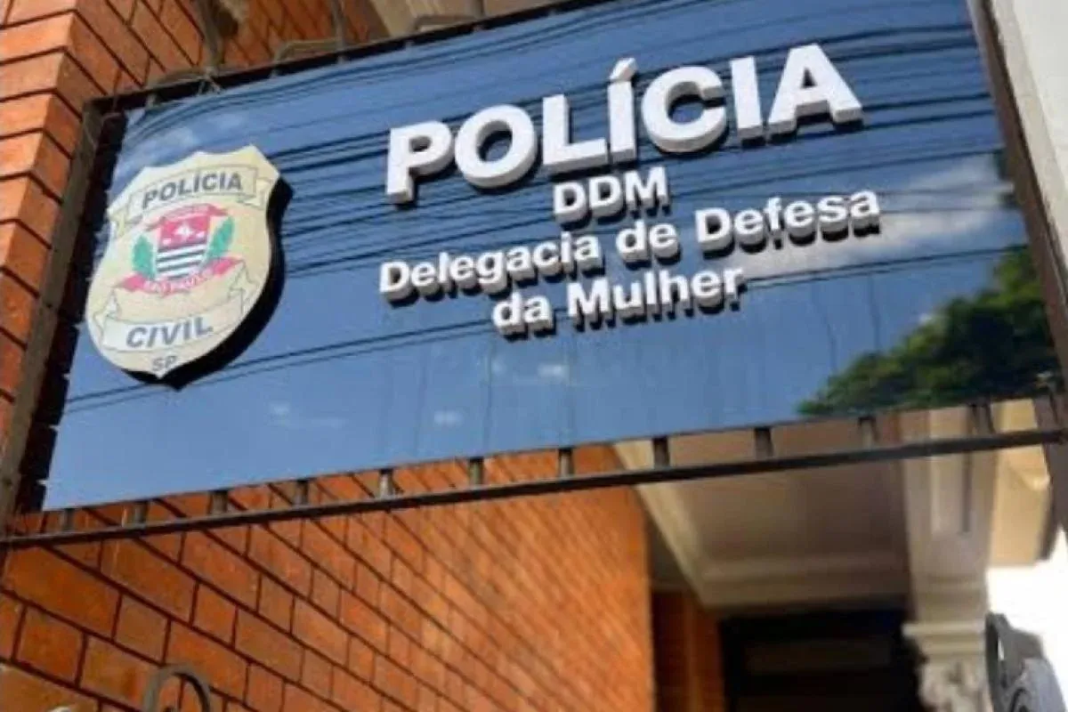 A ocorrência foi registrada na Delegacia de Defesa da Mulher.webp
