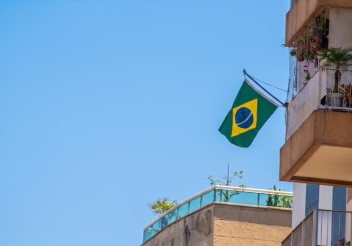 Bandeiras na Copa do Mundo: o que o direito condominial diz sobre fachadas em edifícios