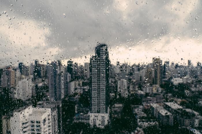 Chuvas, danos em condomínios e responsabilidade civil