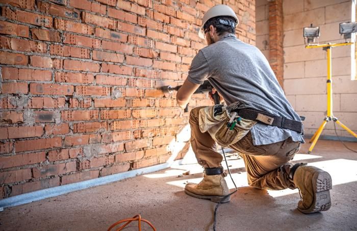 Obras emergenciais e autonomia contratual do síndico