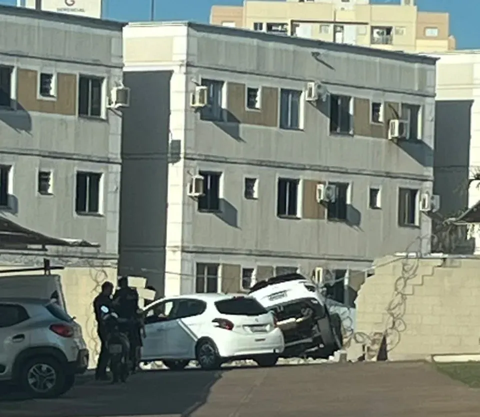 colisao-muros-condominio.webp