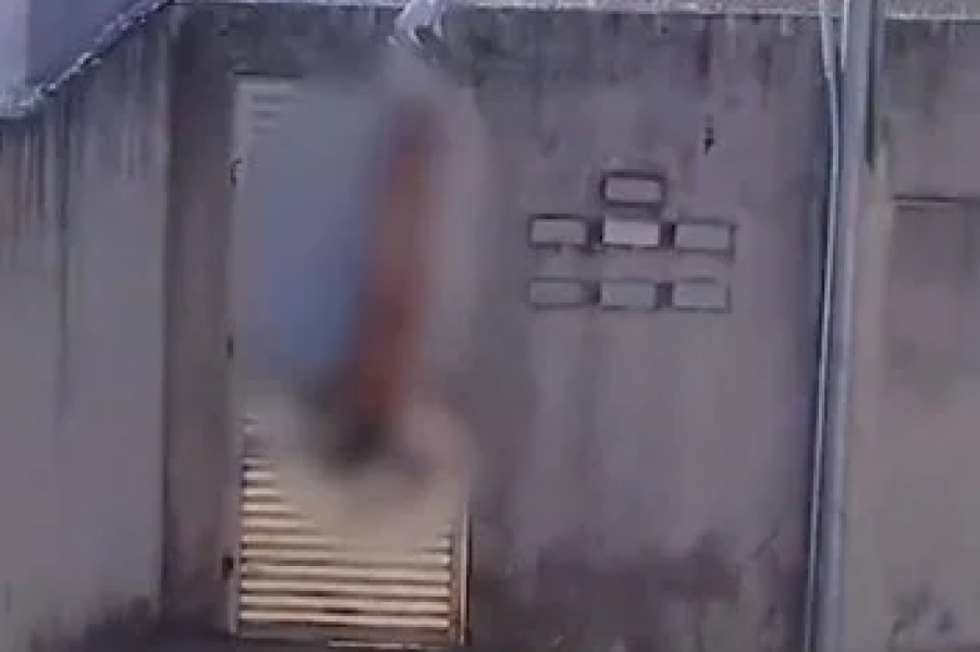 Homem embriagado fica pendurado em muro ao tentar invadir condomínio da ex, em Águas Lindas (GO)