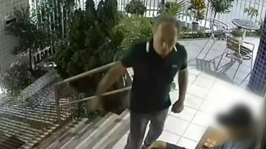 Morador agride síndico em condomínio de Fortaleza e é contido por moradores