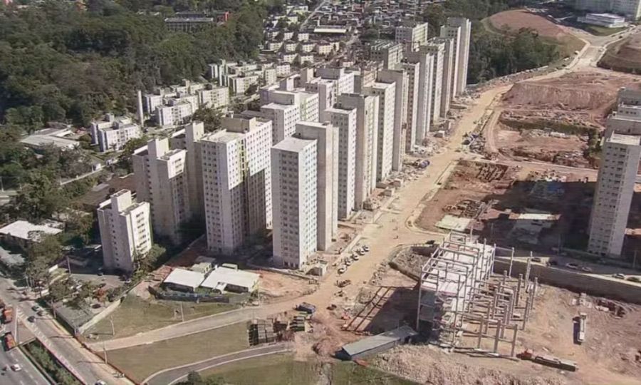 Três operários morrem após queda de elevador em obra no Butantã, São Paulo