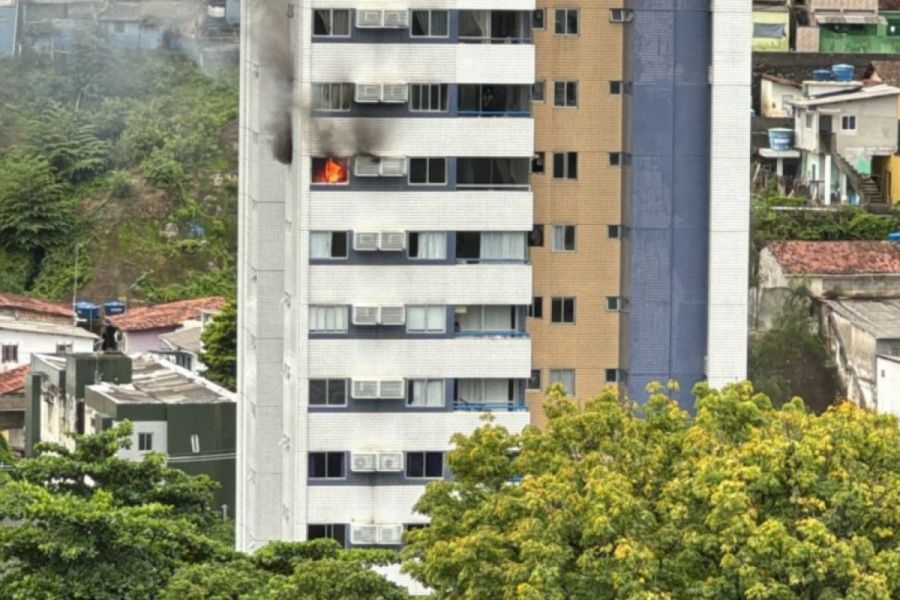 Dois prédios residenciais sofrem incêndios na Zona Norte do Recife em menos de 24 horas