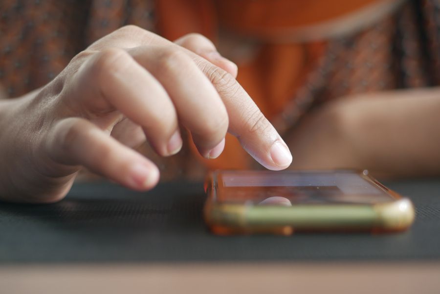 Síndica é condenada a pagar R$ 3 mil por ofensas a morador em grupo de WhatsApp do condomínio