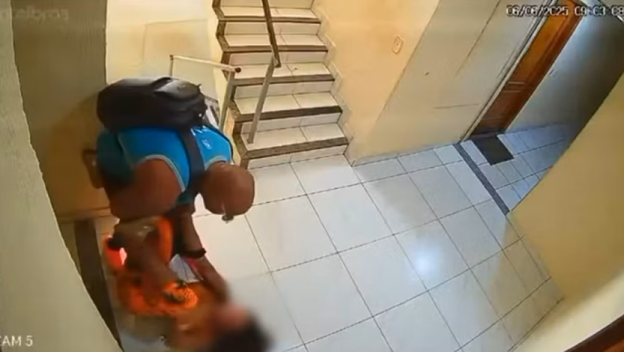 Homem é preso após emboscar e espancar ex-companheira em escada de prédio no RJ