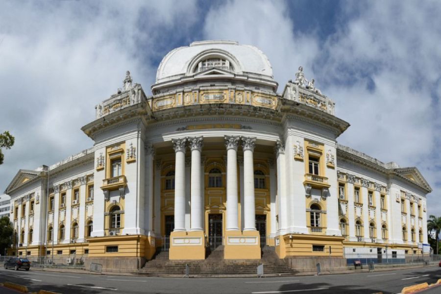Moradora é condenada por injúria racial contra zelador em condomínio no Recife