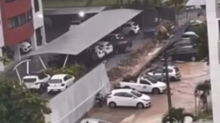 Muro de condomínio desaba em Nova Parnamirim (RN) e assusta moradores