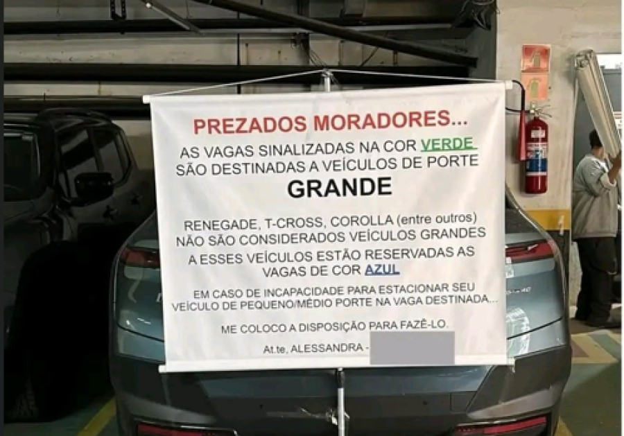 Placa com tom irônico em garagem de condomínio viraliza e expõe tensão entre moradores