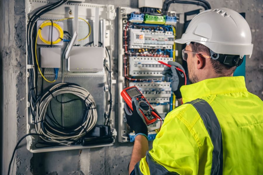 NR 10 - Garantindo a Segurança em Serviços de Eletricidade