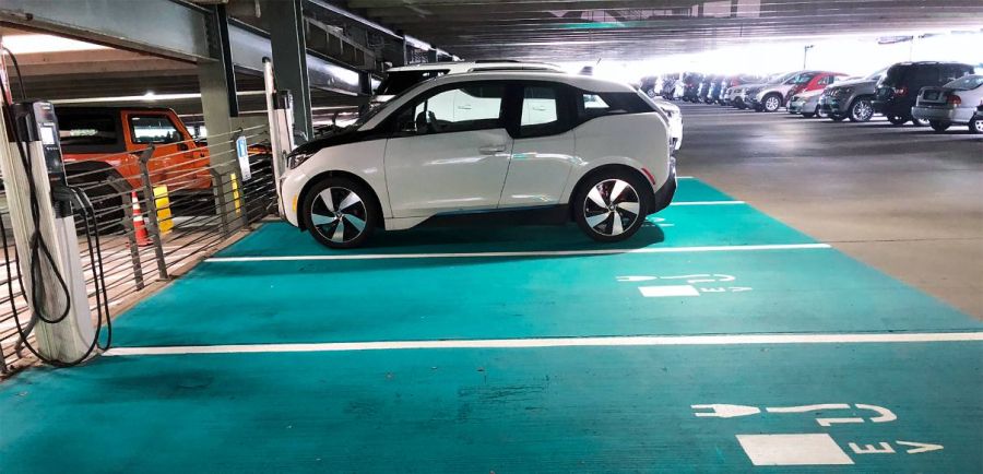 Condomínios no Paraná se adaptam para instalação de carregadores de carros elétricos