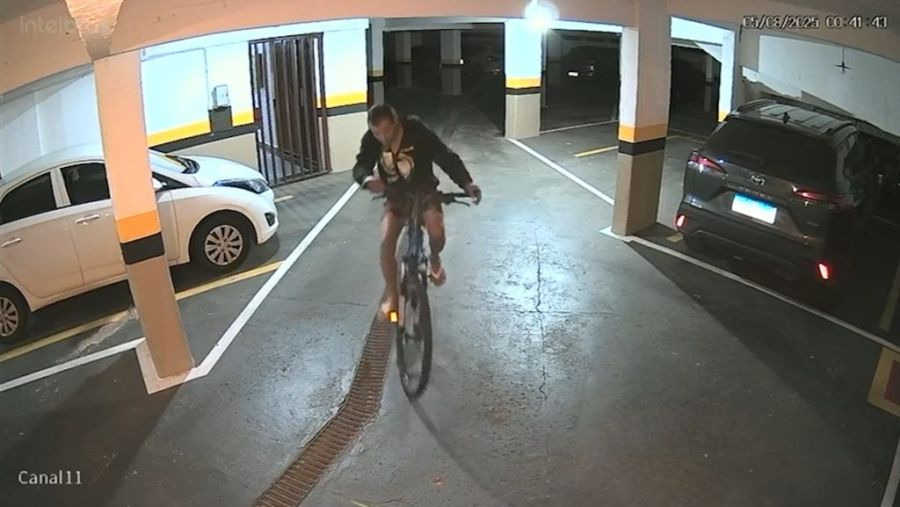 Criminoso disfarçado de “fantasma” invade condomínio e furta bicicleta em Cascavel