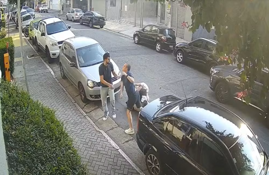 Briga por vaga em frente a condomínio termina em socos e puxões de cabelo na Zona Leste de SP