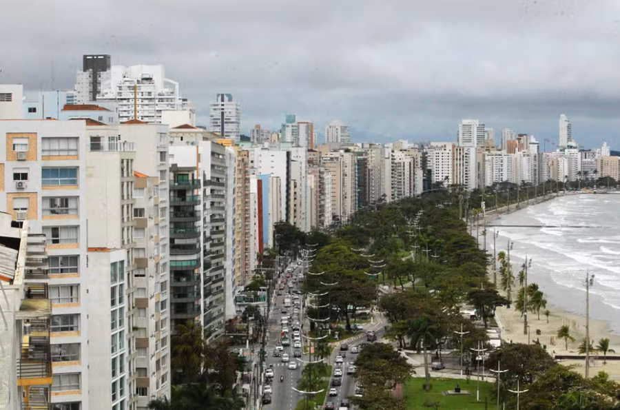 Criminoso invade apartamento de idoso em Santos (SP) e foge com dinheiro e objetos