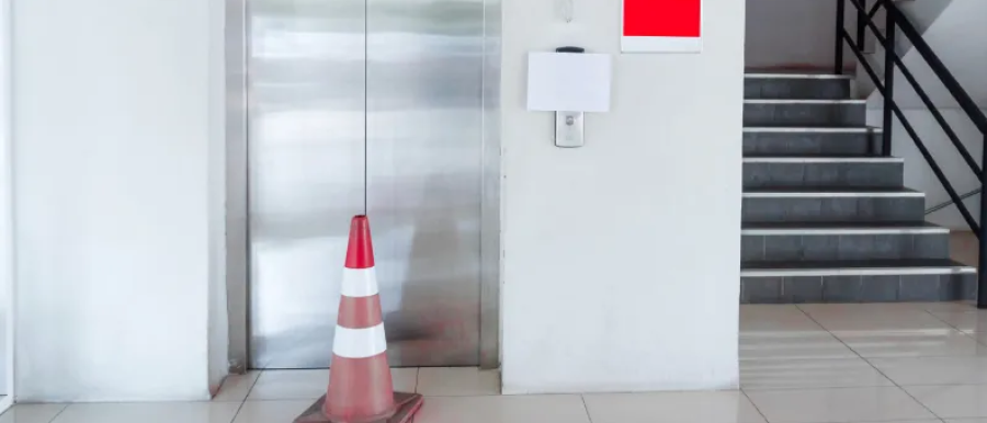 "Não há prazo legal”, diz advogado sobre conserto de elevadores