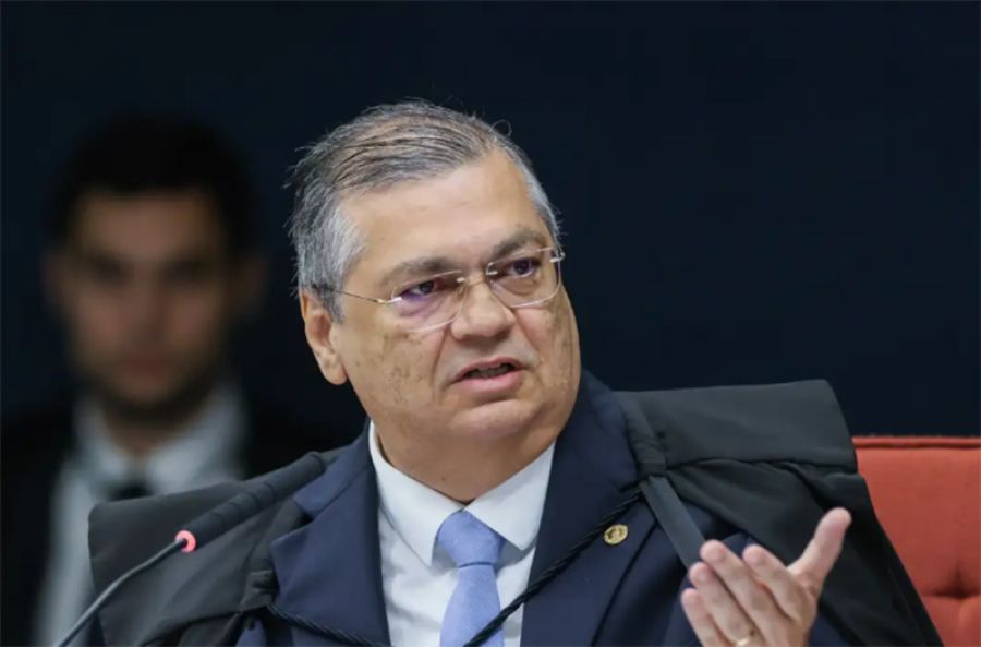 Ministro do STF Flávio Dino processa idoso por críticas em grupo de WhatsApp de condomínio