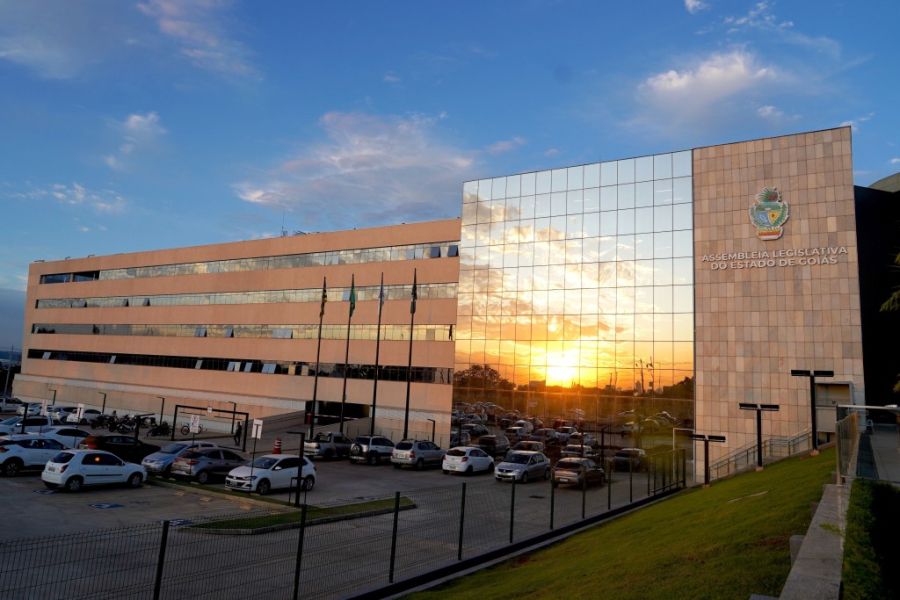 Deputada propõe lei que obriga condomínios de Goiás a criarem ponto seguro para entrega de encomendas