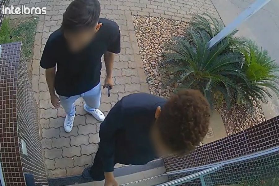 Dupla é flagrada tentando invadir condomínio em Cuiabá e acaba detida
