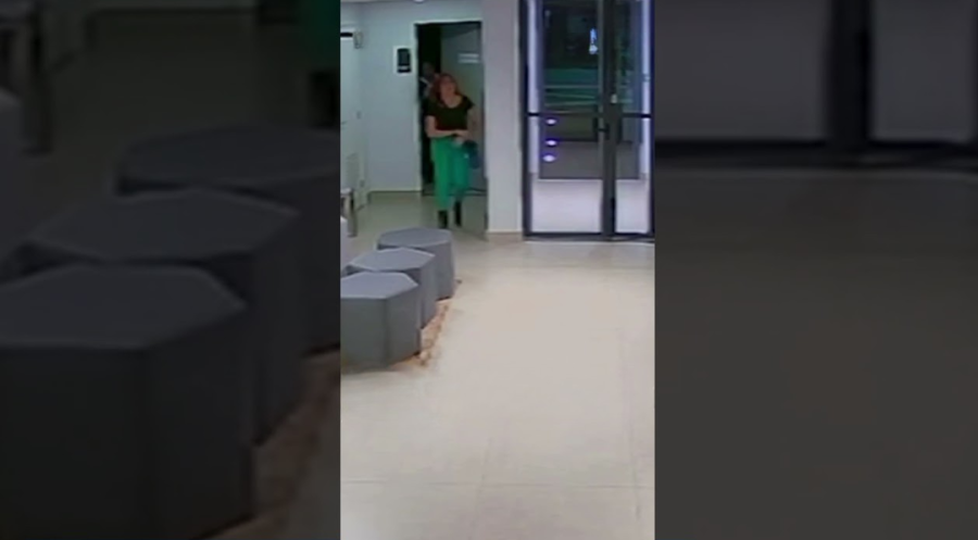 Moradora é flagrada agredindo porteira de prédio e caso gera revolta