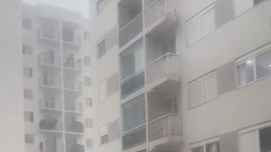 Tempestade causa estragos severos e leva caos para condomínios de SP