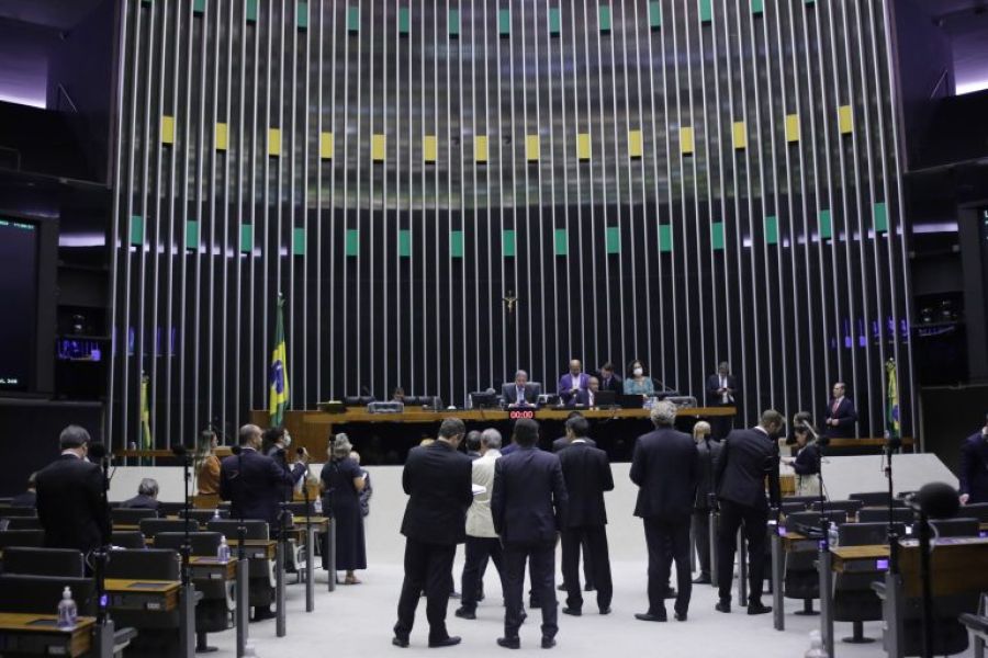 Comissão da Câmara aprova projeto que proíbe distinção entre elevador social e de serviço