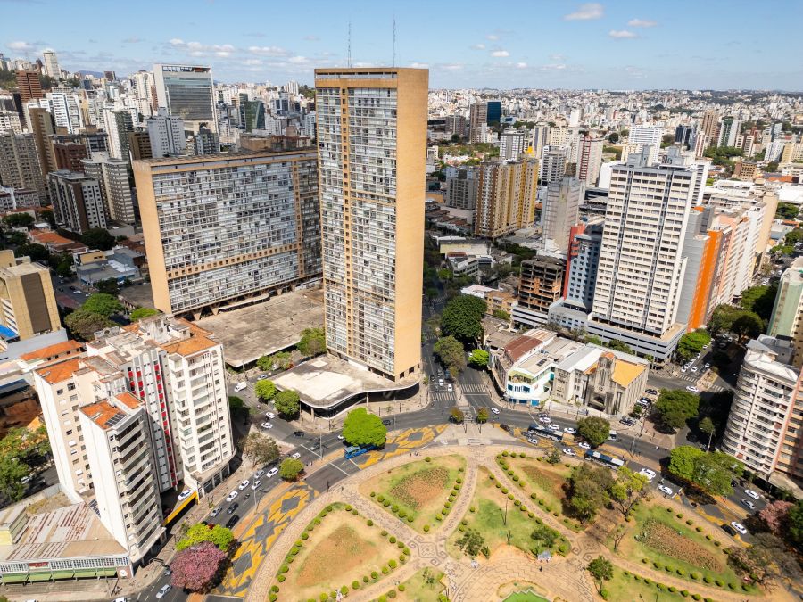 Síndica do Edifício JK em BH é alvo de polêmica após ações controversas
