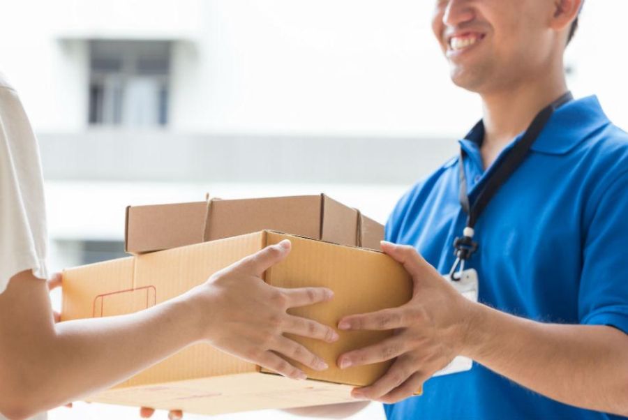 Lei proíbe entregadores entrarem em condomínios; entregas ficam na portaria