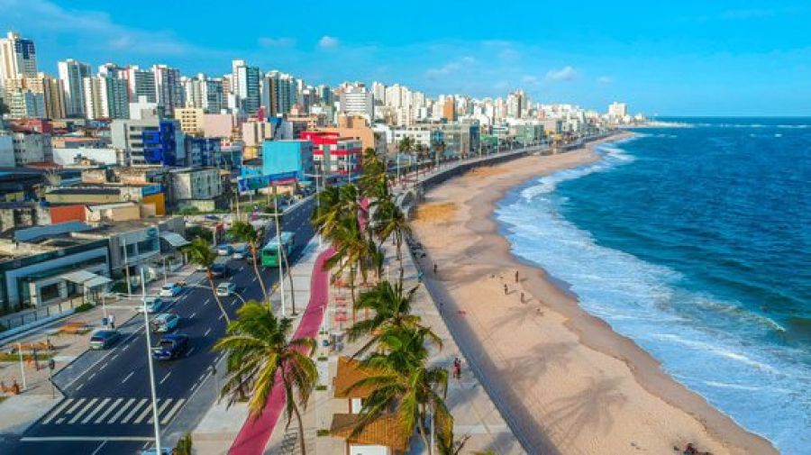 Projeto que flexibiliza limite de altura de prédios na orla de Salvador reacende debate sobre sombreamento das praias