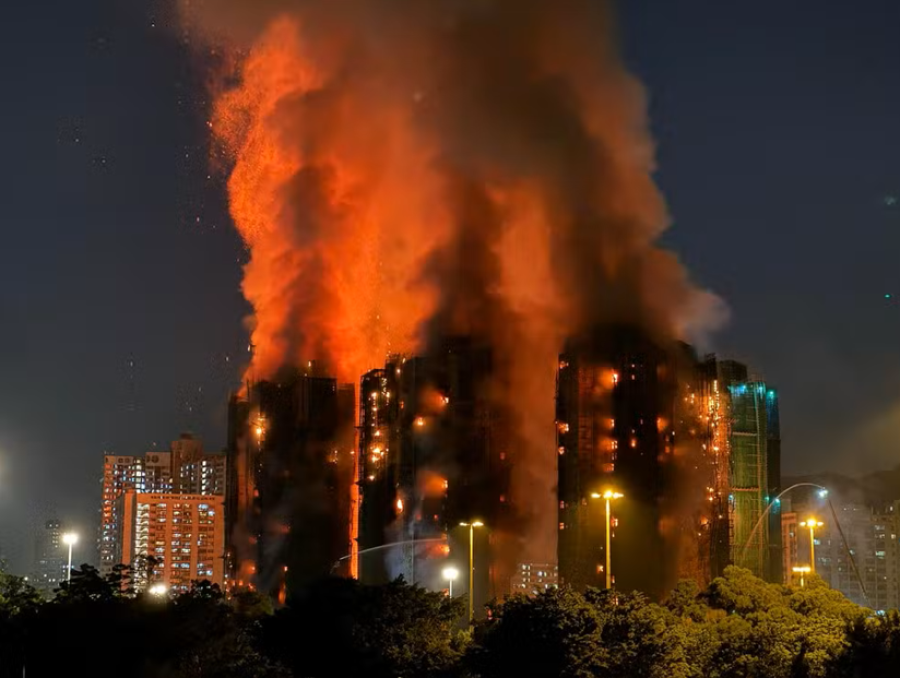 Como andaimes de bambu contribuíram para o incêndio mais mortal em décadas em Hong Kong