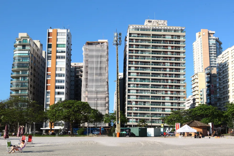 Fiscalização em prédios tortos de Santos pelo Crea-SP