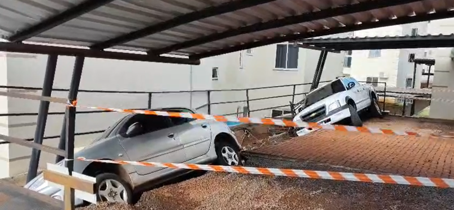 Temporal atinge condomínio em Chapecó e obriga família a deixar apartamento