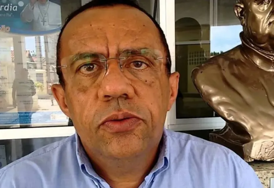 Padre condenado por dívidas de condomínio