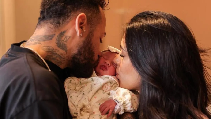 Casa dos avós da filha de Neymar é invadida por assaltantes.