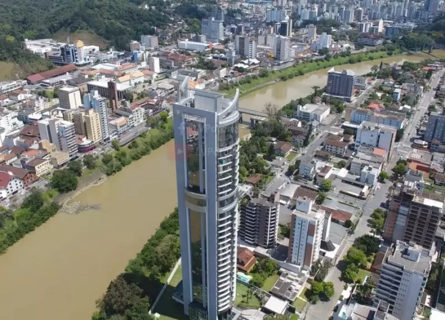 Justiça ordena demolição de prédio luxuoso em Blumenau
