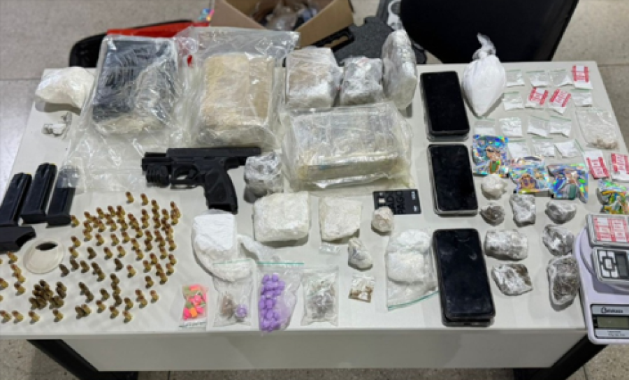 Três homens são presos com drogas e arma após denúncia em condomínio de Goiânia