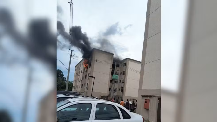 Explosão atinge 20 apartamentos e deixa feridos em condomínio de Gravataí