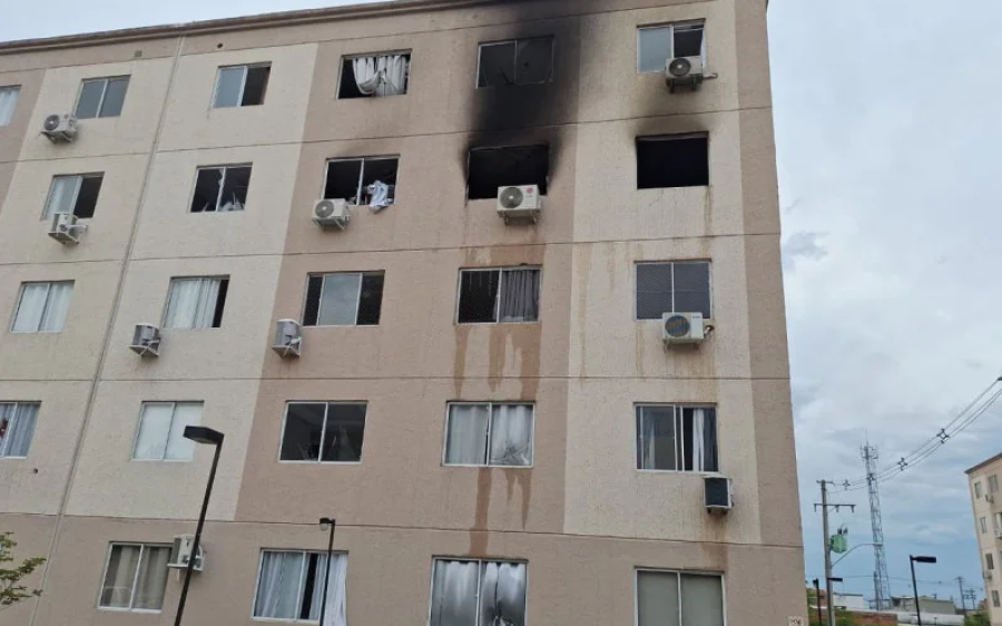 Apartamento explode após impermeabilização de sofá e incêndio atinge prédio na região metropolitana