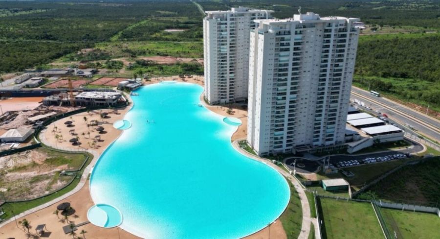 Maior piscina do Brasil impressiona em condomínio de luxo e vira símbolo de inovação em Cuiabá