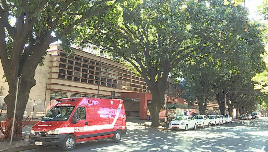 Criança de 10 anos cai do quarto andar de prédio na Grande BH e pai é investigado por abandono de incapaz