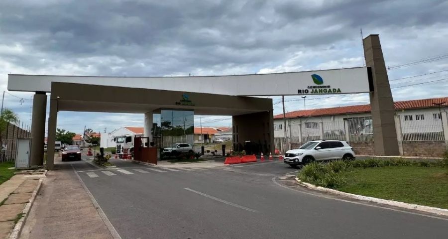Justiça bloqueia contas de construtora por queda de muro em condomínio em Cuiabá