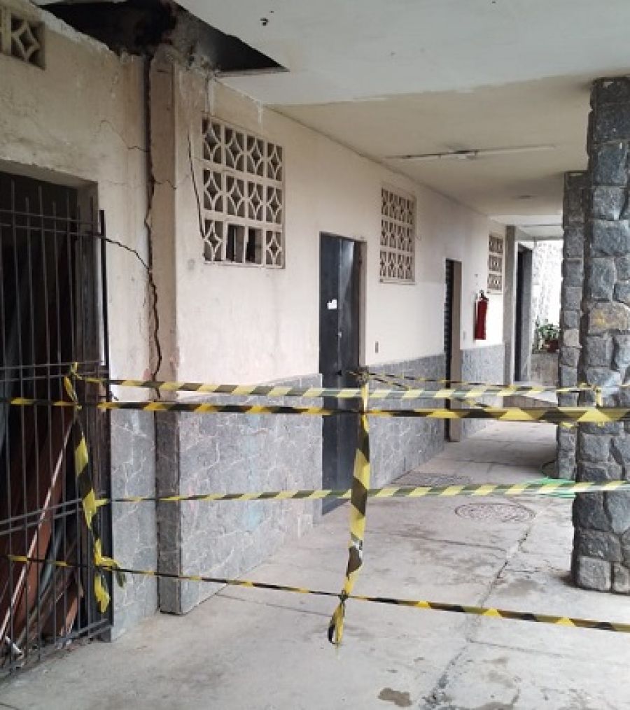 Defesa civil interdita área de condomínio em Guarus por rachaduras na estrutura