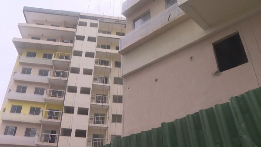 Famílias denunciam atrasos de mais de um ano na entrega de apartamentos em Niterói sem respostas da construtora