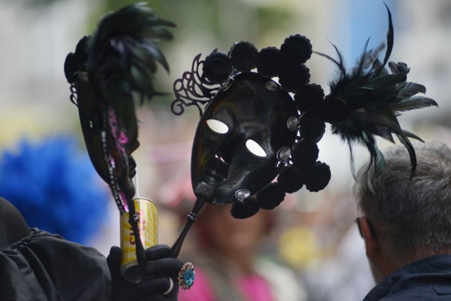 Lei do silêncio em condomínios pode gerar despejo por barulho no Carnaval