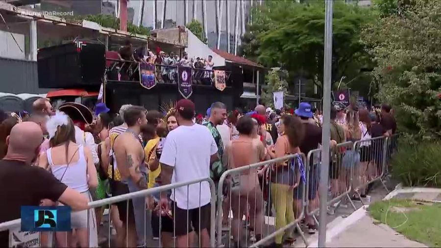 Comércios e condomínios reforçam grades e vigilância para reduzir depredação no Carnaval em São Paulo