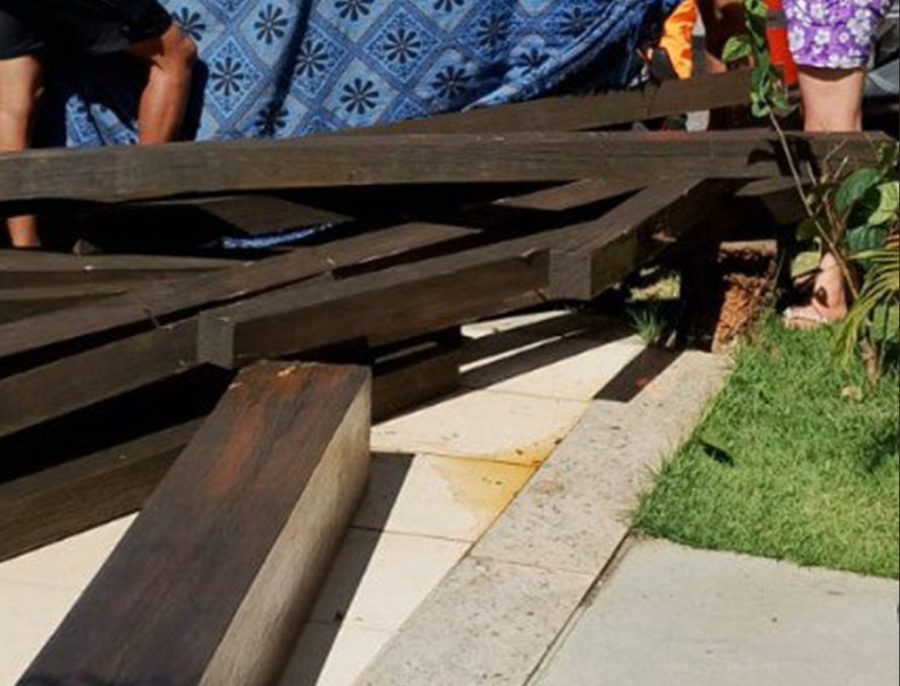Estrutura de pergolado em playground desaba em condomínio de Vespasiano e mata criança