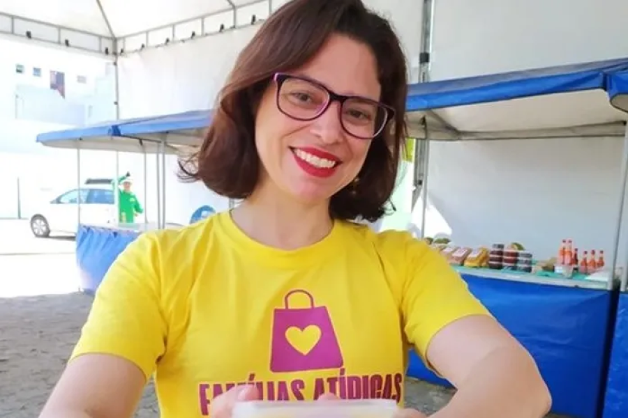 Mãe que sustenta cinco filhos é impedida de fabricar e vender bolos em seu apartamento