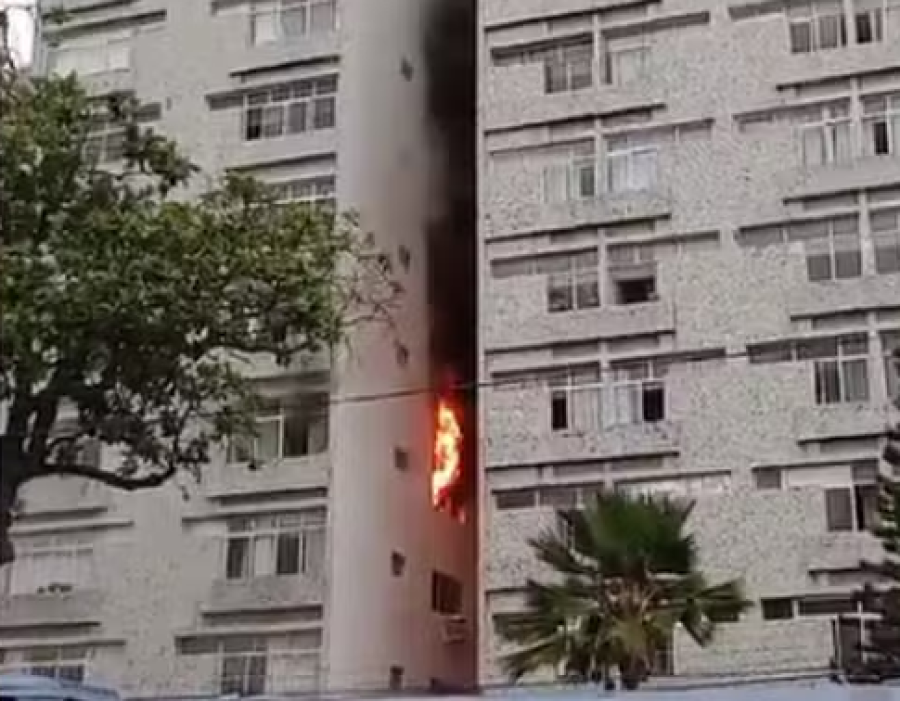 Incêndio em apartamento na Av. Boa Viagem, Recife, assusta moradores