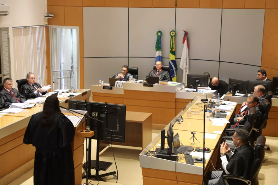 Justiça mantém indenização a mãe e filho vítimas de ofensas racistas em condomínio