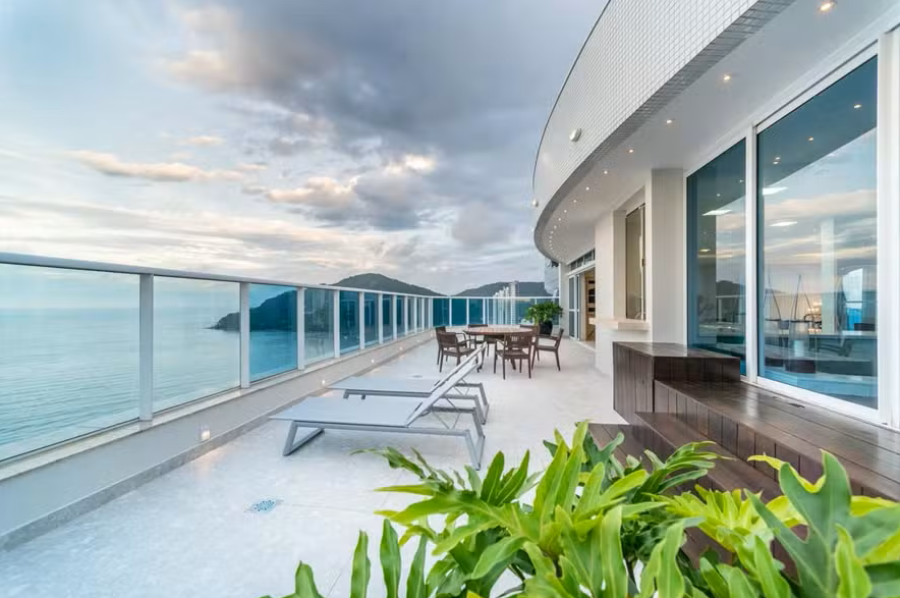 Cobertura de frente para o mar em Balneário Camboriú é colocada à venda por R$ 42 milhões